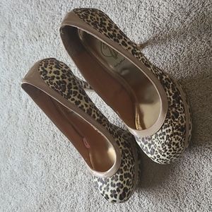 On hold! Leopard print heels